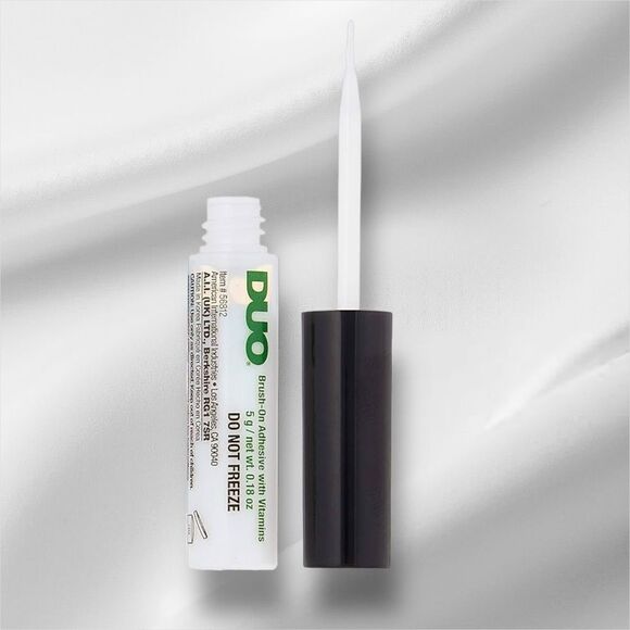 Duo Brush-On Strip Lash Adhesive Clear, 0.18 oz, 3-Pack - Picture 4 of 10